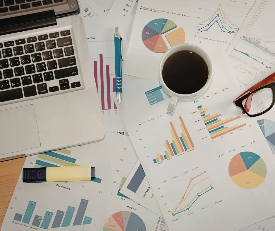 Tiefenanalyse mit detaillierten Auswertungen, Diagrammen und Finanzdaten